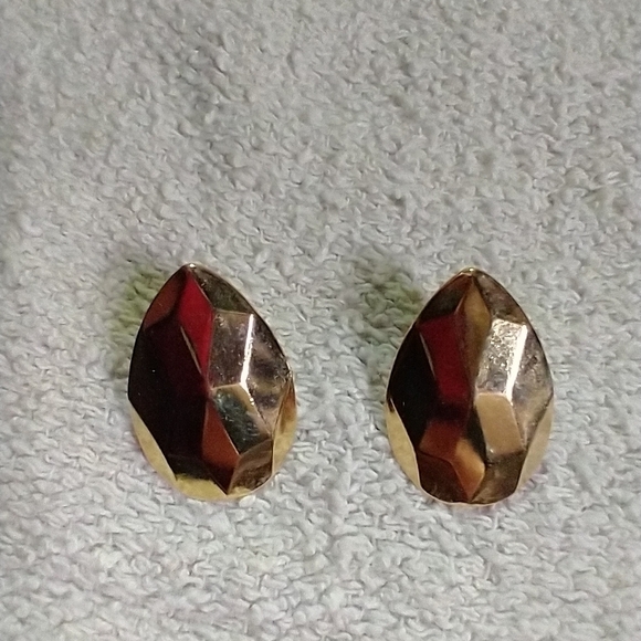 Goldtone teardrop faceted post earrings - Picture 1 of 4